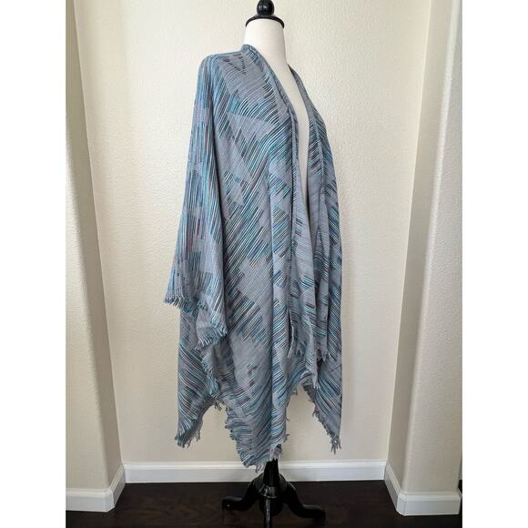 Francesca’s Collections blue gray geo sweater kimono open cardigan poncho - Picture 3 of 6